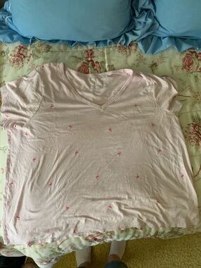 Old Navy Light Pink V-Neck Tee with Tiny Pink Flamingos Size XXL